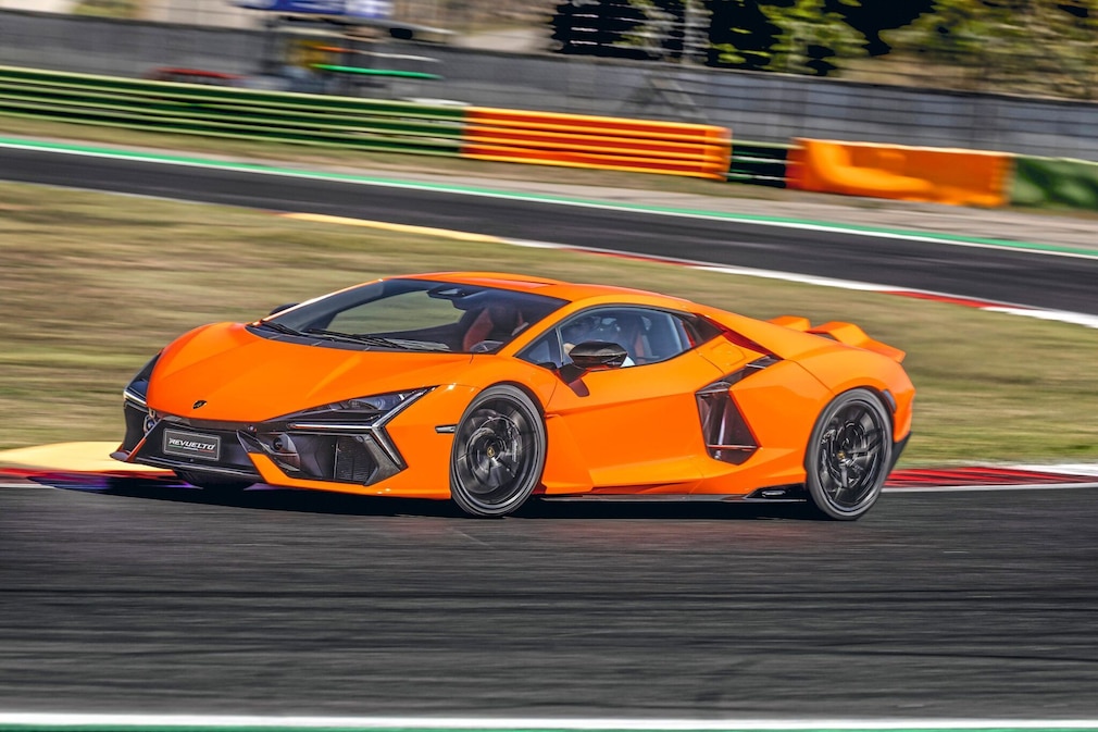 Lamborghini Revuelto