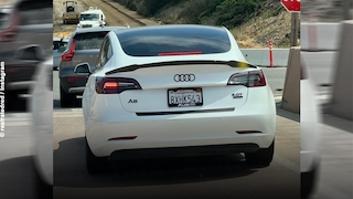 Tesla Model 3 mit Audi A5-Logos in den USA
