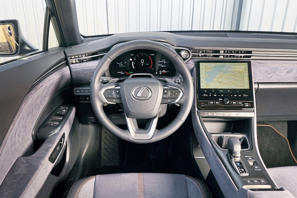 Lexus LBX