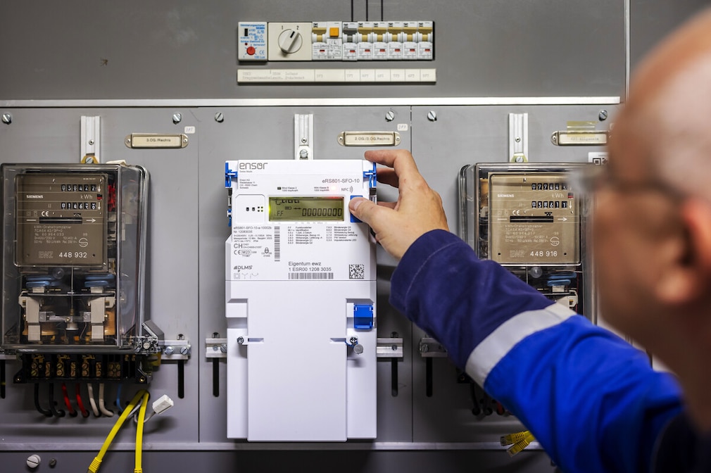 SCHWEIZ INSTALLATION SMART METER STROMZAEHLER ZUERICH
