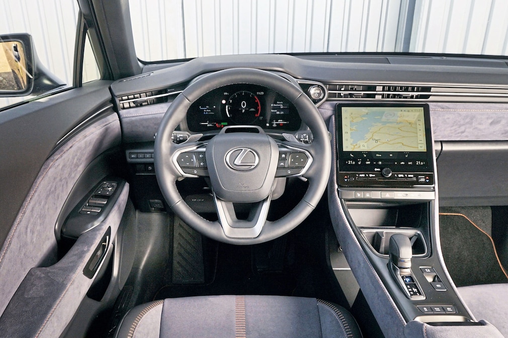 Lexus LBX
