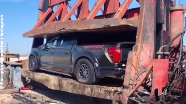 Ford Raptor in der Schrottpresse