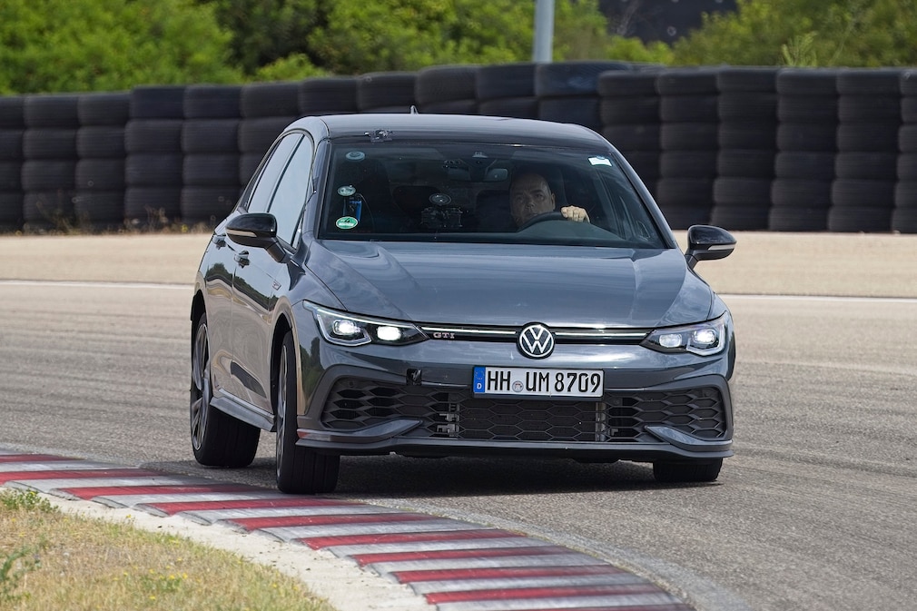 VW Golf GTI mit Pirelli-Reifen in der Dimension 235/35 R 19