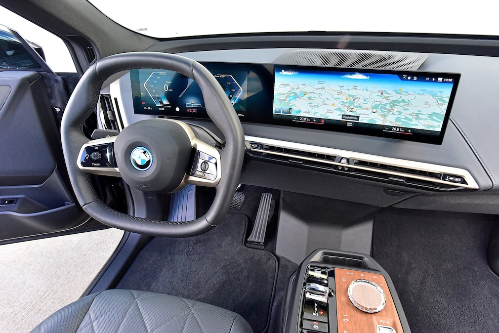 BMW iX xDrive 50
