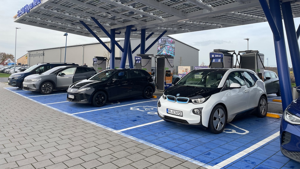 BMW i3 Dauertest beim Schnellladen in Bispingen/Niedersachsen