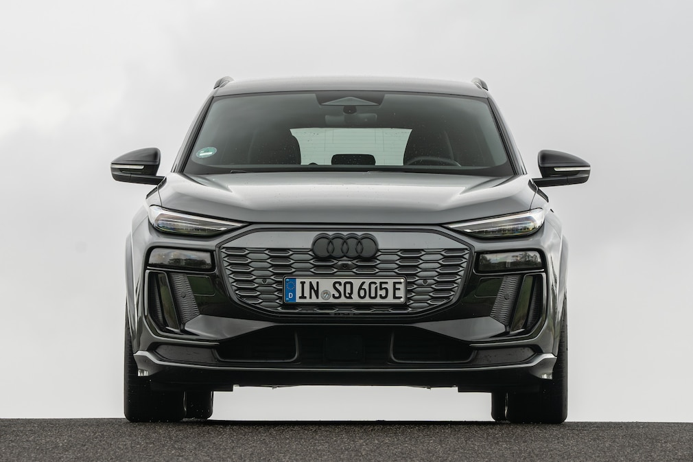 Audi SQ6 SUV e-tron quattro
