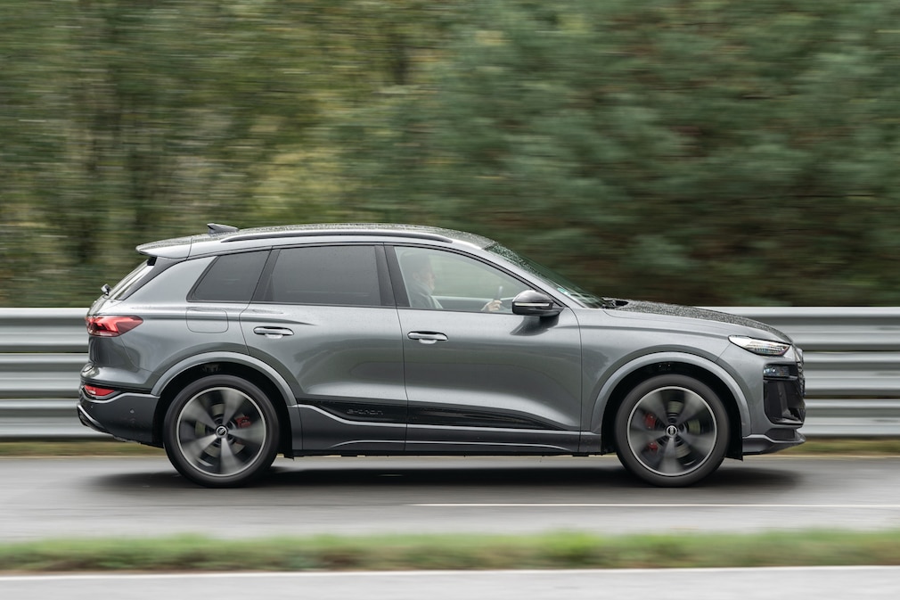 Audi SQ6 SUV e-tron quattro