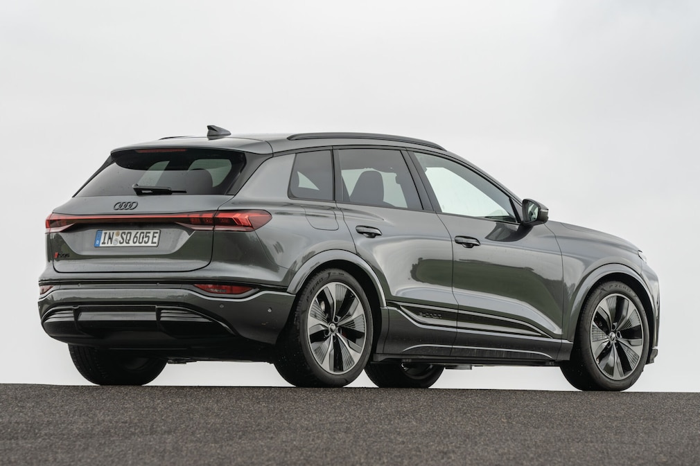 Audi SQ6 SUV e-tron quattro