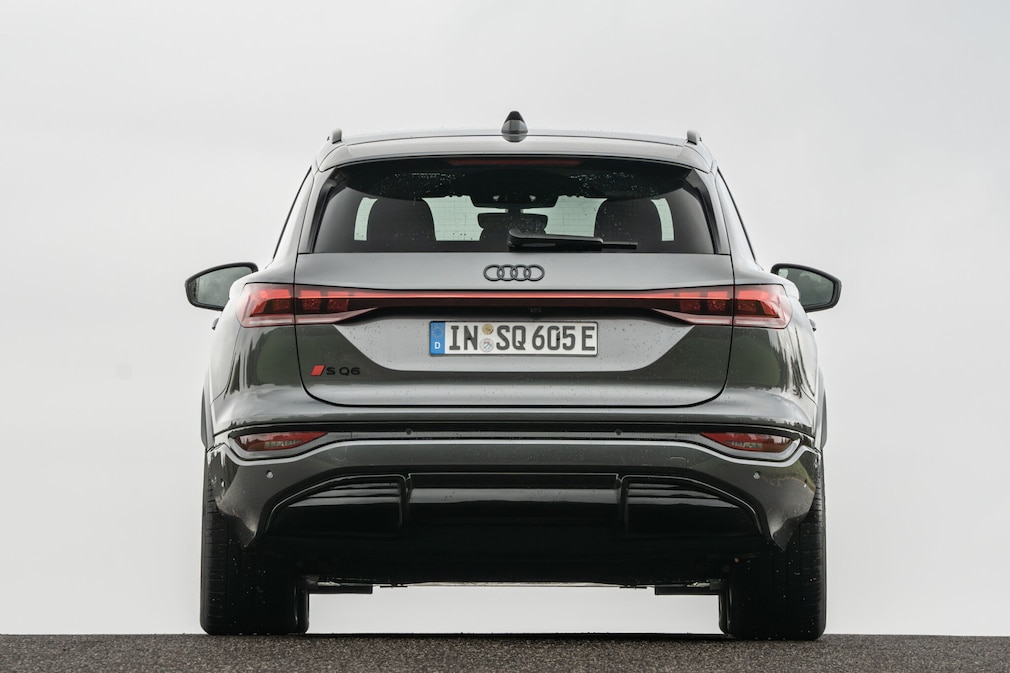 Audi SQ6 SUV e-tron quattro