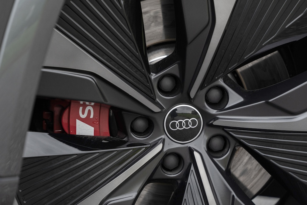 Audi SQ6 SUV e-tron quattro