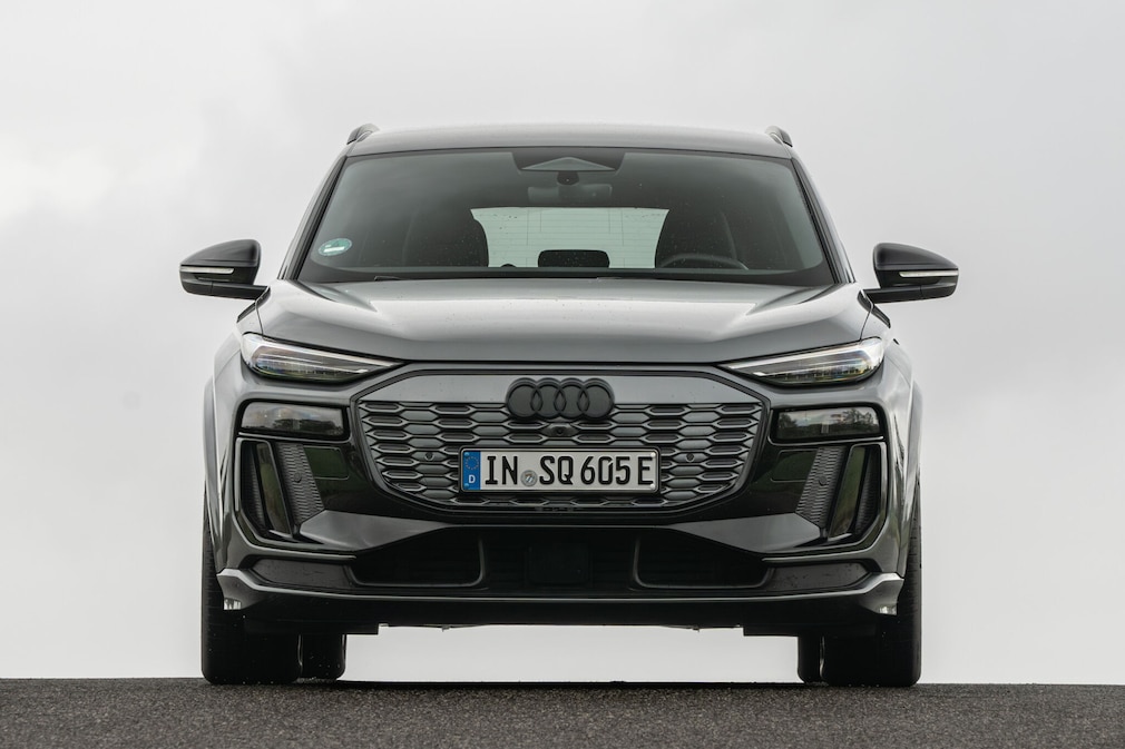 Audi SQ6 SUV e-tron quattro