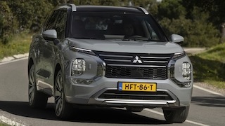 Mitsubishi Outlander PHEV 2025