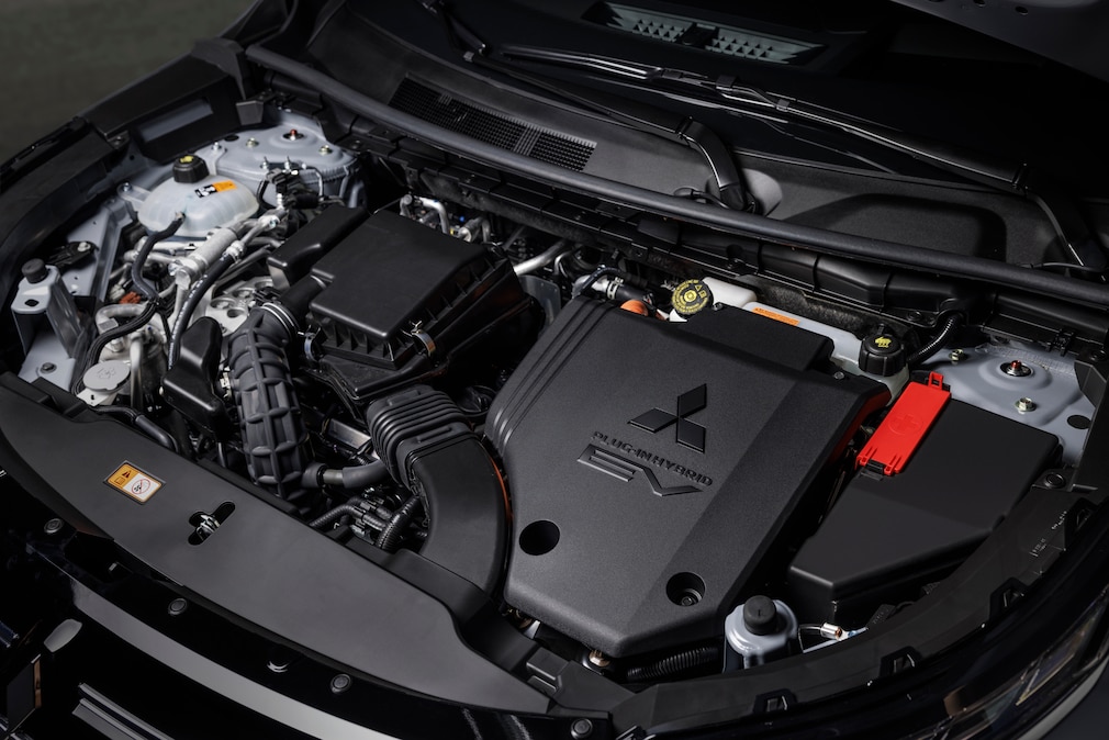 Mitsubishi Outlander PHEV 2025