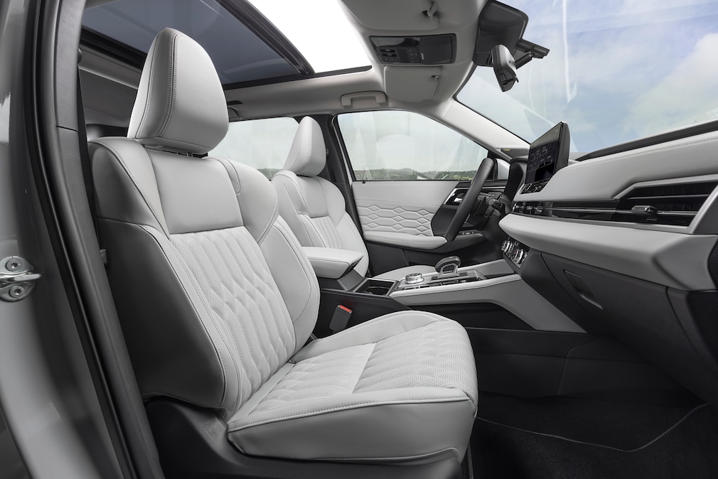 Mitsubishi Outlander PHEV 2025