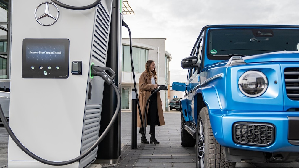 MB.CHARGE Public: Integrierter Ladedienst mit erweiterten digitalen Funktionen für bequemes öffentliches Laden MB.CHARGE Public: Integrated Charging Service with Enhanced Digital Functions for Convenient Public Charging