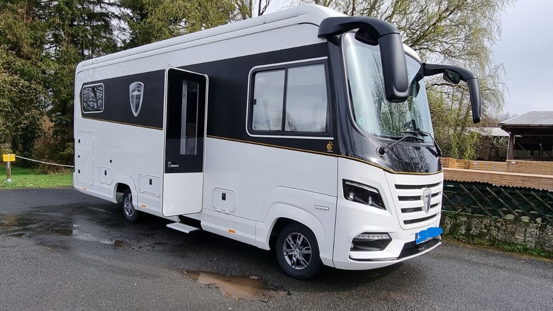 Luxus-Wohnmobil mit wenig Kilometern von Morelo zu verkaufen