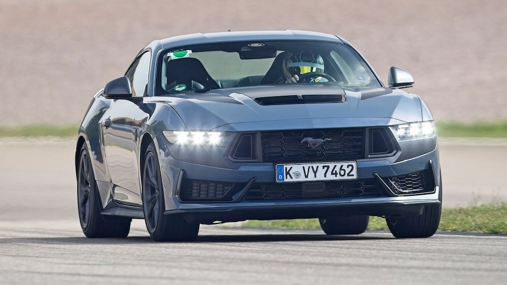 Ford Mustang Dark Horse