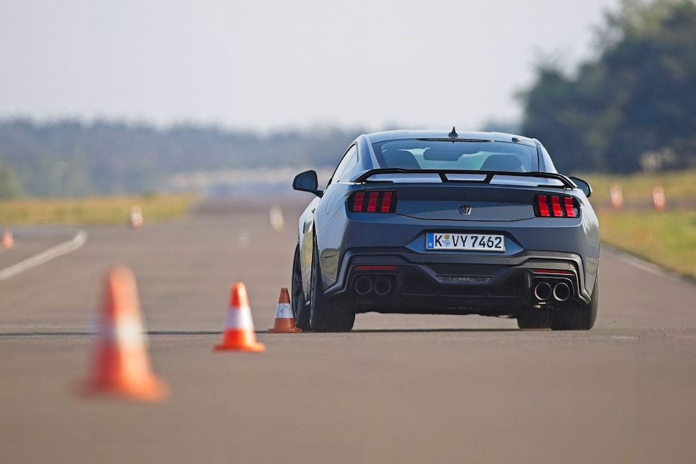 Ford Mustang Dark Horse