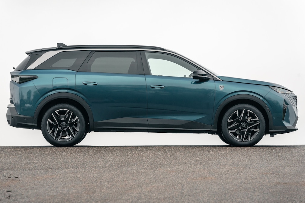 ET Peugeot 5008 Hybrid 136