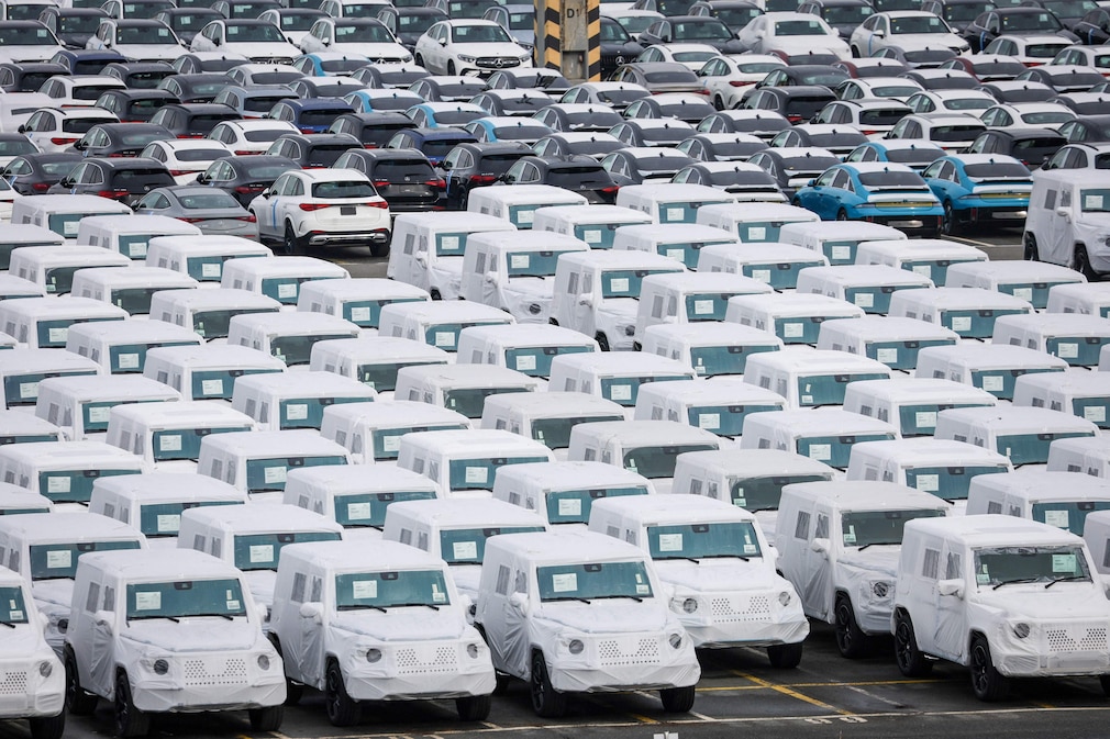 Mercedes - Verladung für den Export