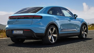 Bridgestone entwickelt Premiumreifen für Macan Electric und Panamera