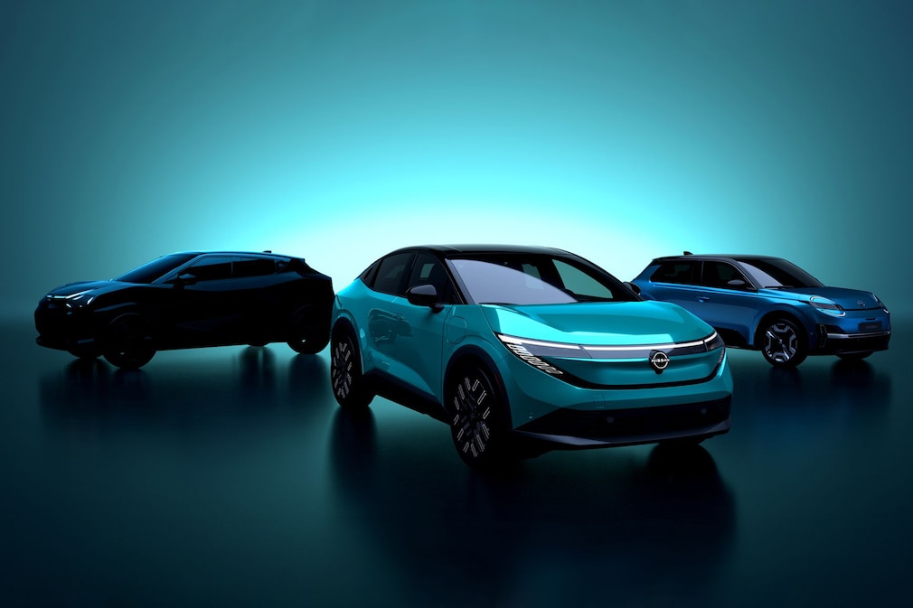 Nissan Leaf (Mitte) und Micra EV (rechts)