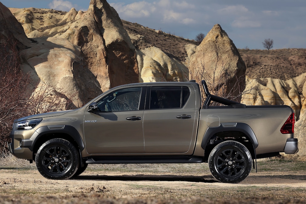 Toyota Hilux Diesel mit 48-Volt-System im Profil