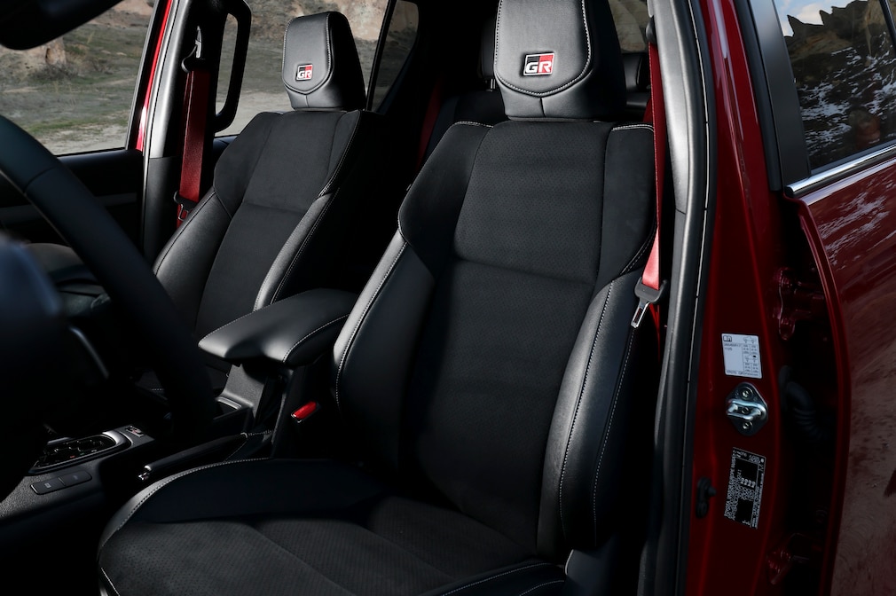 Toyota Hilux GR Sport II Sitz