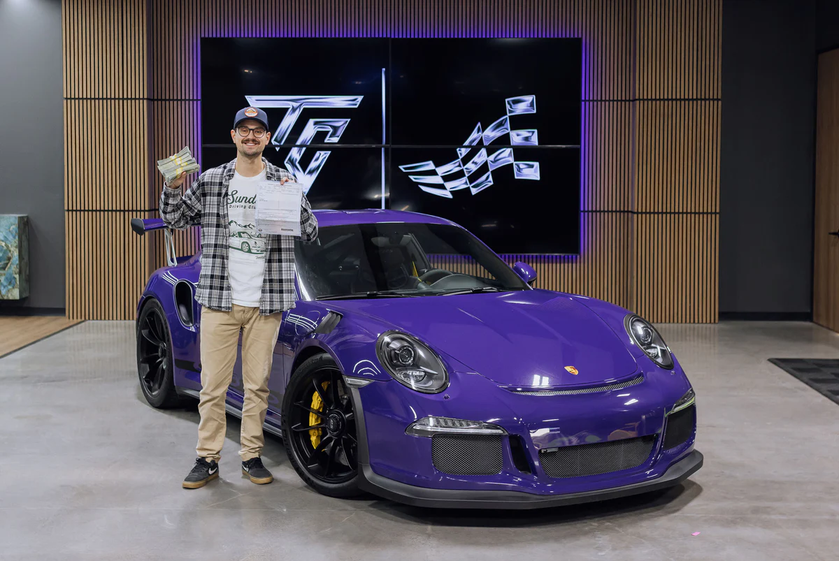 Gewinner Steven Doyle mit seinem neuen Porsche GT3 RS