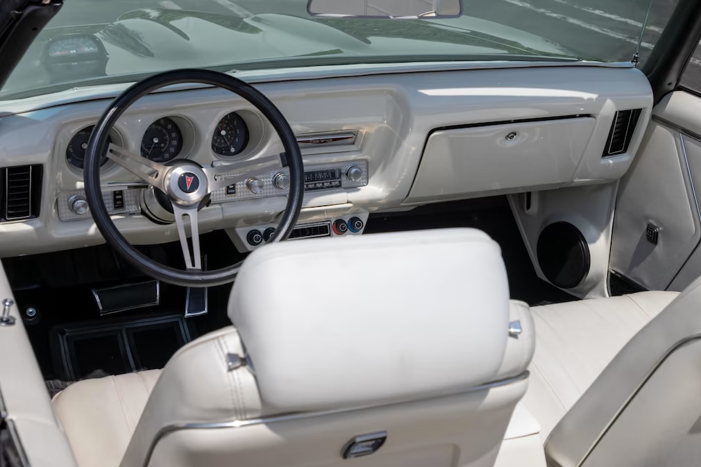 Cockpit des GTO.