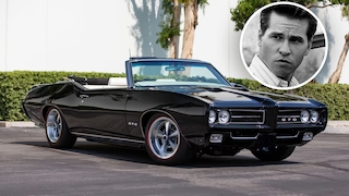 Schwarzes Pontiac GTO Cabrio von schräg vorn, dazu das Gesicht von Val Kilmer