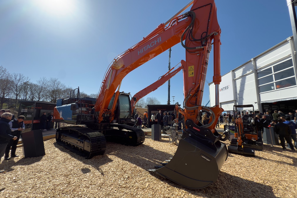 Bauma 2025: Elektrobagger von Hitachi Construction Machinery