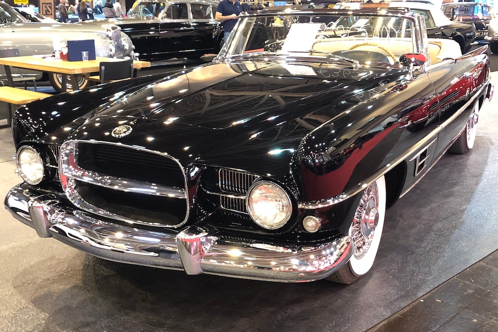 Dual-Ghia Cabrio schräg von vorn