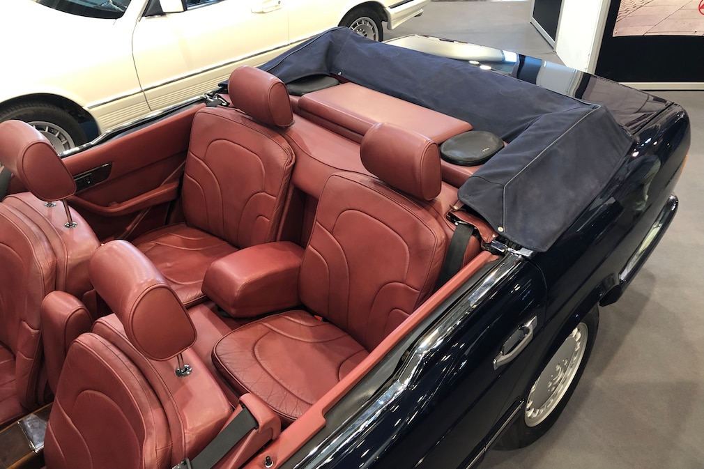 Mercedes 500 SEL als viertüriges Cabrio, Rücksitzbank aus weinrotem Leder