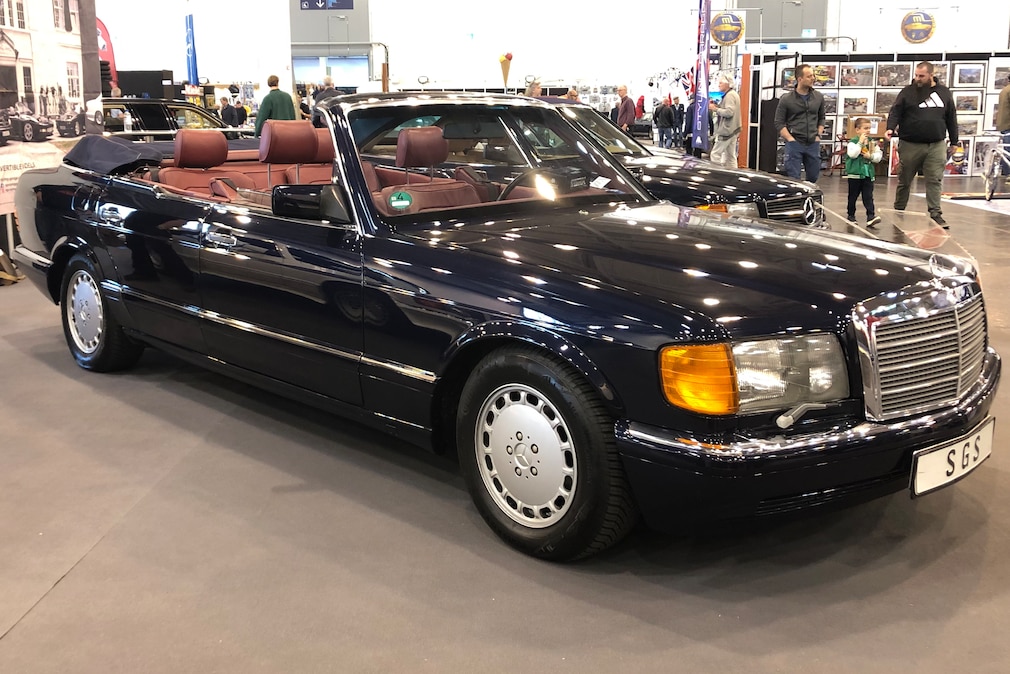 Mercedes 500 SEL als viertüriges Cabrio schräg von vorn