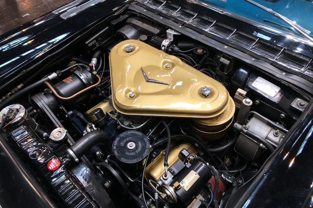 Motorraum des Cadillac Eldorado Brougham