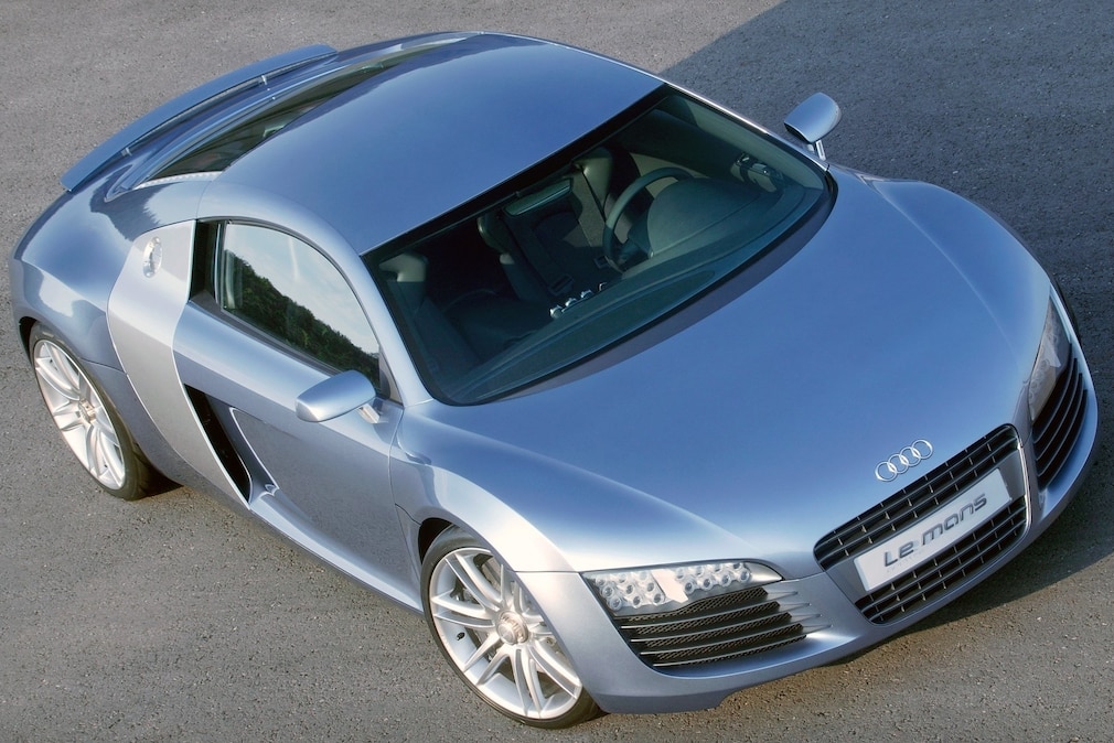 Studie Audi Le Mans quattro, die dem R8 sehr ähnlich sieht, von schräg oben