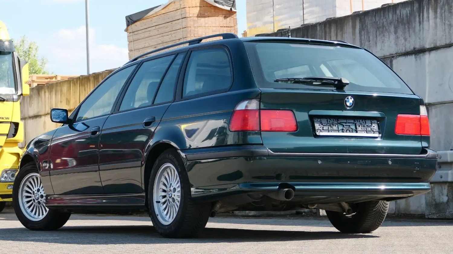 BMW 540i Touring mit V8 kostet so viel wie ein neuer VW Polo