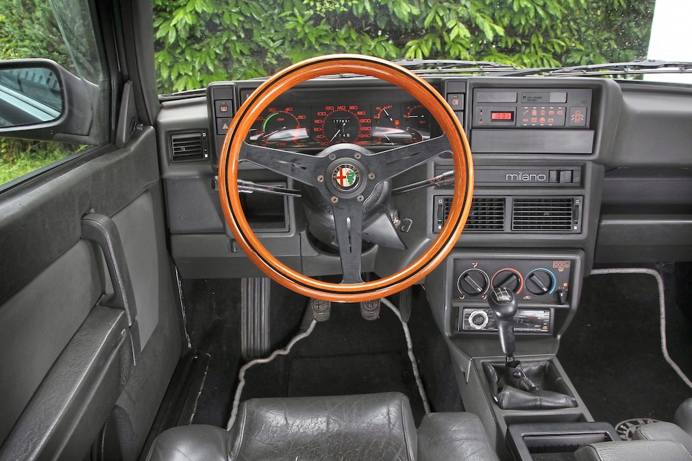 Alfa Romeo 75 V6