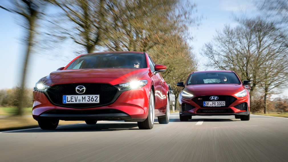 Hyundai i30 1.5 T-GDI Mazda 3 e-Skyactiv G 140