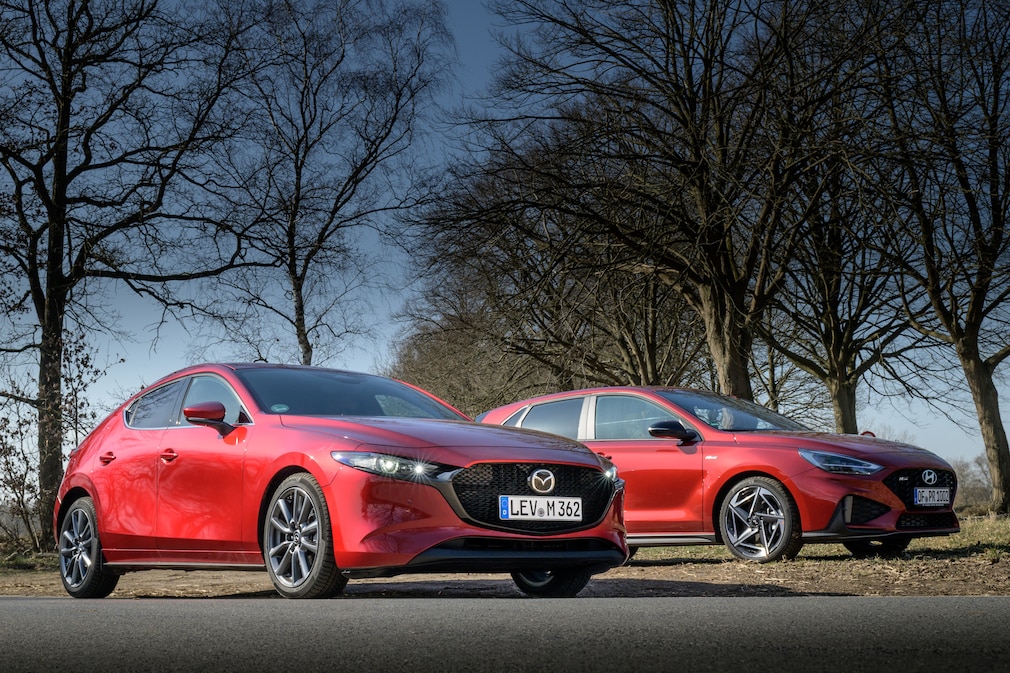 Hyundai i30 1.5 T-GDI Mazda 3 e-Skyactiv G 140