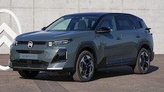 Citroen C5 stehend vor einer Betonwand