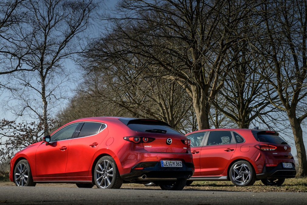 Hyundai i30 1.5 T-GDI Mazda 3 e-Skyactiv G 140