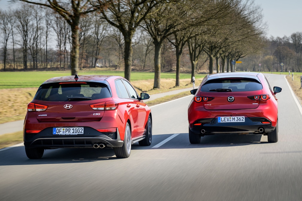 Hyundai i30 1.5 T-GDI Mazda 3 e-Skyactiv G 140