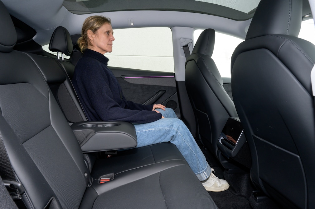 Tesla Model Y (2025)