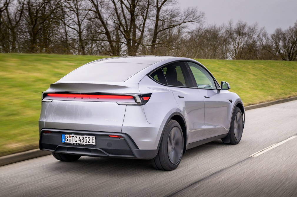 Tesla Model Y (2025)