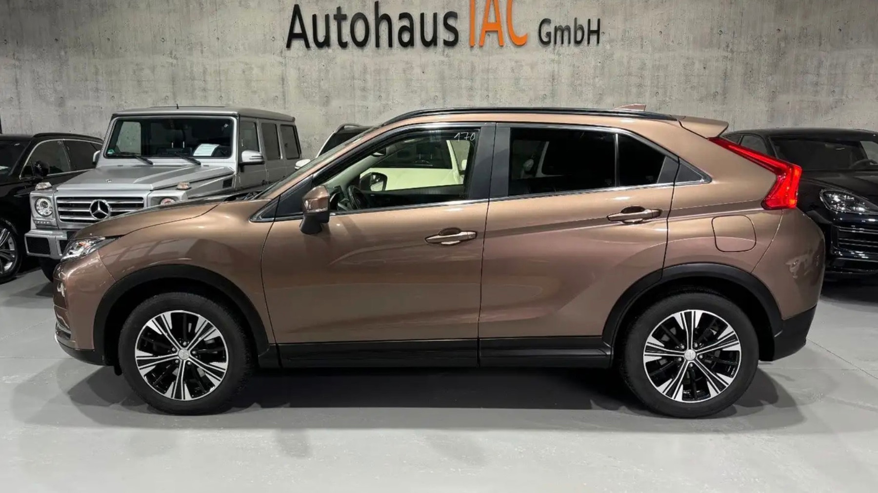 Hybrid-SUV von Mtsubishi zu verkaufen
