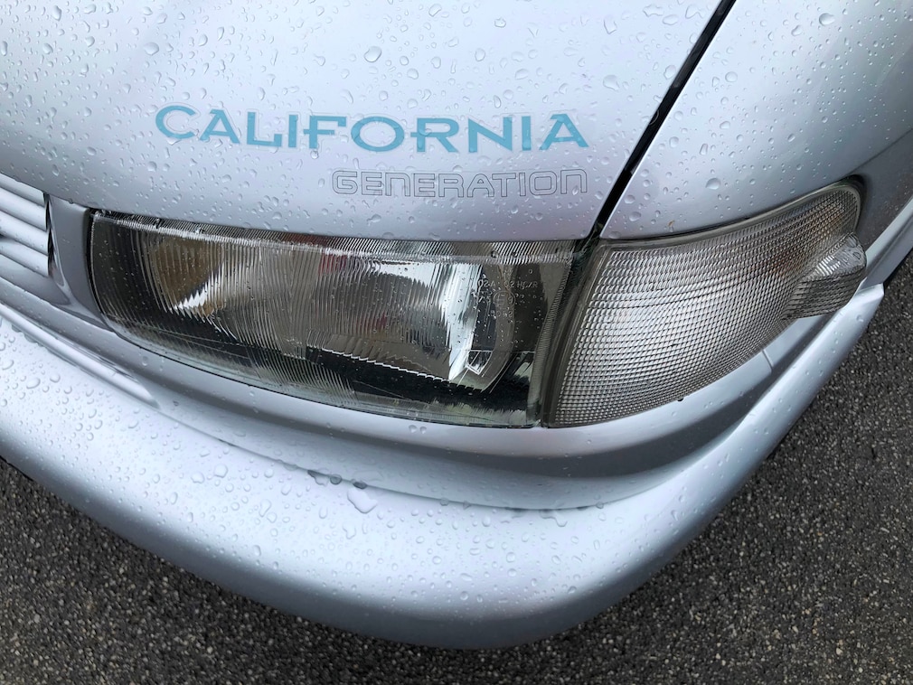 Scheinwerfer und Sondermodell-Aufkleber "California Generation" am VW T4