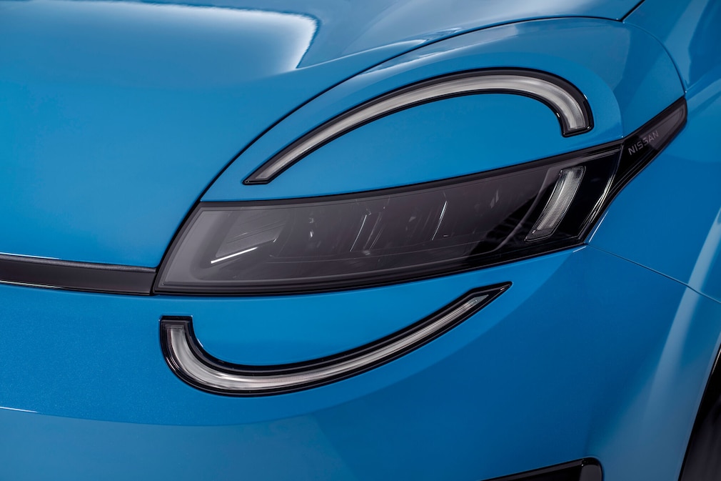 Ein Scheinwerfer des Nissan Micra im Detail