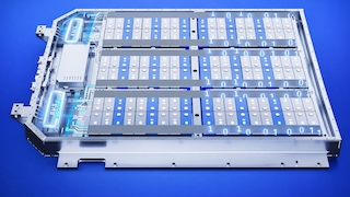 Langstrecken-Test erfolgreich bestanden: EQS mit Festkörperbatterie meistert 1.205 km mit einer einzigen Batterieladung Long-distance test successfully completed: EQS with solid-state battery covers 1,205 km on a single charge